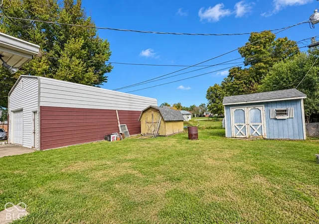 Photo 2 of Single family home for sale at 559 S Sycamore St, Martinsville, IN 46151 | MLS# 22130162 | Listing updated on 2026-10-08