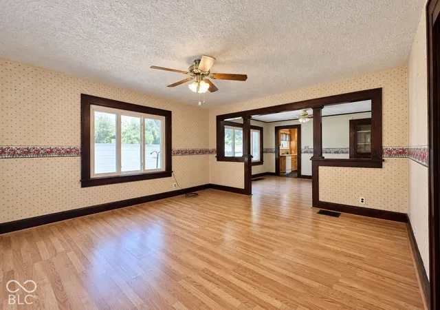 Photo 3 of Single family home for sale at 559 S Sycamore St, Martinsville, IN 46151 | MLS# 22130162 | Listing updated on 2026-10-08
