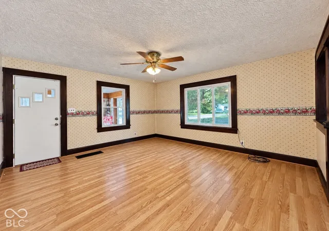 Photo 4 of Single family home for sale at 559 S Sycamore St, Martinsville, IN 46151 | MLS# 22130162 | Listing updated on 2026-10-08