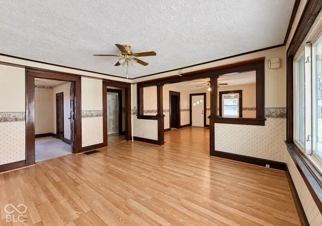 Photo 3 of Single family home for sale at 559 S Sycamore St, Martinsville, IN 46151 | MLS# 22130162 | Listing updated on 2026-10-21