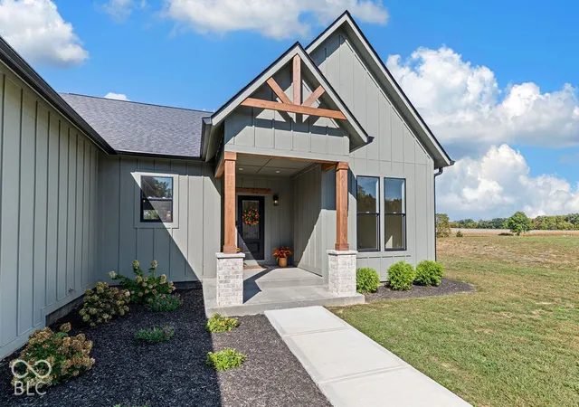 Photo 2 of Single family home for sale at 9036 E Gayle Dr, Morgantown, IN 46160 | MLS# 22130182 | Listing updated on 2026-10-27
