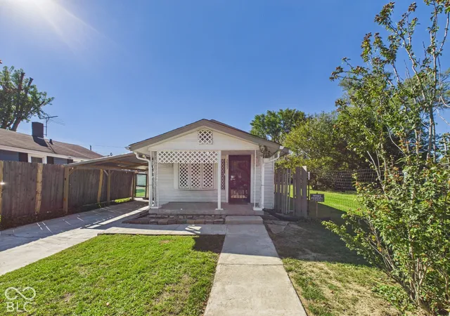 Photo 1 of Single family home for sale at 2325 Halford St, Anderson, IN 46016 | MLS# 22130183 | Listing updated on 2026-10-08
