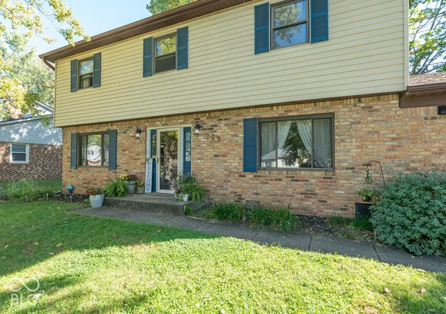 Photo 3 of Single family home for sale at 729 Balroyal Ct, Indianapolis, IN 46234 | MLS# 22130186 | Listing updated on 2026-10-08