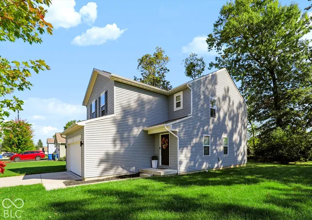 Photo 4 of Single family home for sale at 4511 Redhaven Dr, Indianapolis, IN 46235 | MLS# 22130206 | Listing updated on 2026-10-09
