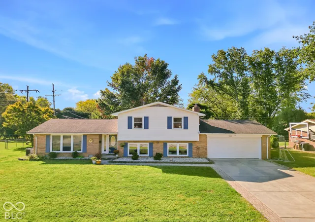 Photo 1 of Single family home for sale at 2810 Jordan Dr, Columbus, IN 47203 | MLS# 22130209 | Listing updated on 2026-10-09