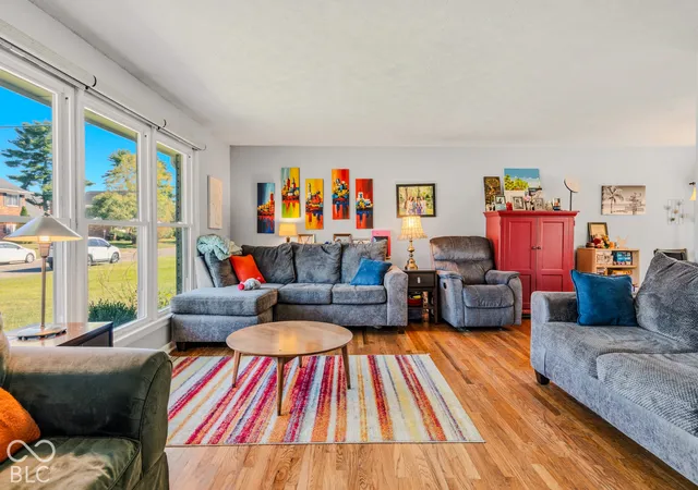 Photo 4 of Single family home for sale at 2810 Jordan Dr, Columbus, IN 47203 | MLS# 22130209 | Listing updated on 2026-10-09