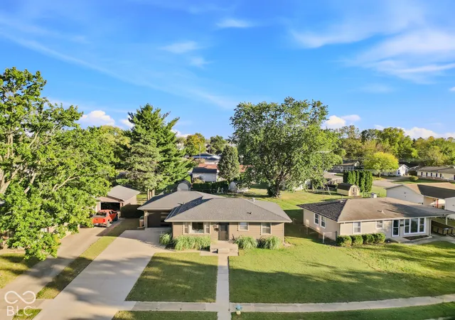 Photo 2 of Single family home for sale at 385 S Brooks St, Columbus, IN 47201 | MLS# 22130215 | Listing updated on 2026-10-09