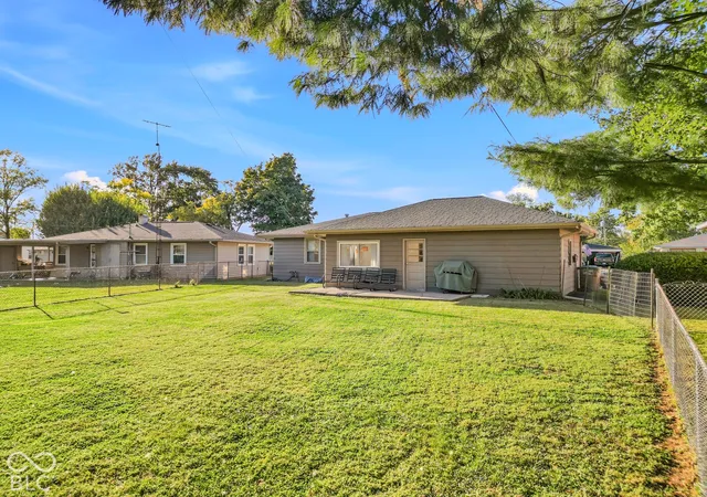 Photo 3 of Single family home for sale at 385 S Brooks St, Columbus, IN 47201 | MLS# 22130215 | Listing updated on 2026-10-09