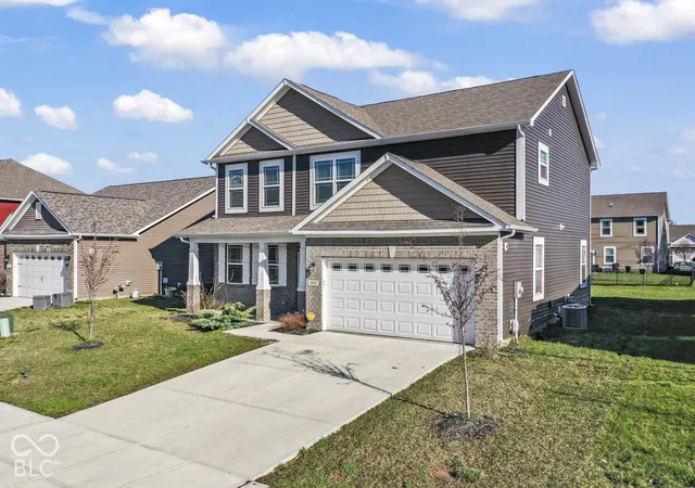 Photo 3 of Single family home for sale at 6874 Nottingham Ln, Mc Cordsville, IN 46055 | MLS# 22130216 | Listing updated on 2026-10-12