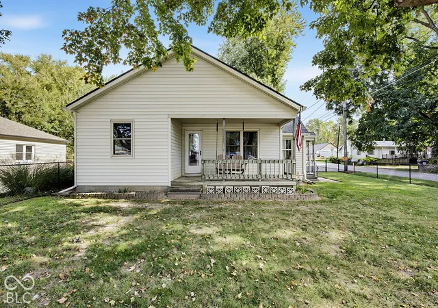 Photo 1 of Single family home for sale at 4992 Old Smith Valley Rd, Greenwood, IN 46143 | MLS# 22130223 | Listing updated on 2026-10-23