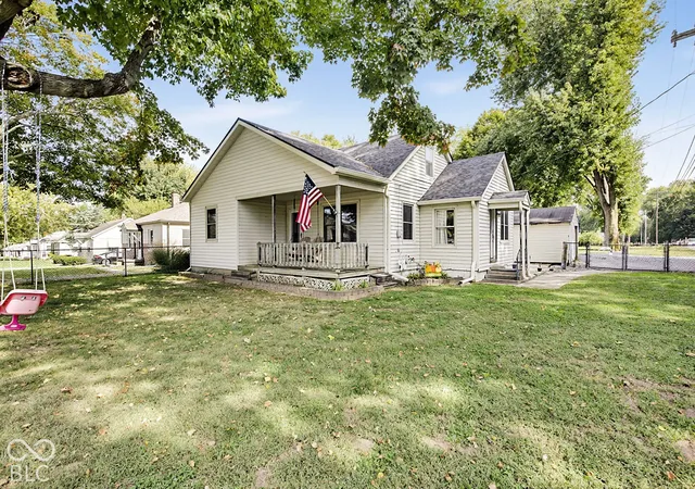 Photo 2 of Single family home for sale at 4992 Old Smith Valley Rd, Greenwood, IN 46143 | MLS# 22130223 | Listing updated on 2026-10-23