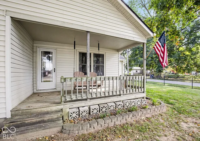 Photo 3 of Single family home for sale at 4992 Old Smith Valley Rd, Greenwood, IN 46143 | MLS# 22130223 | Listing updated on 2026-10-23