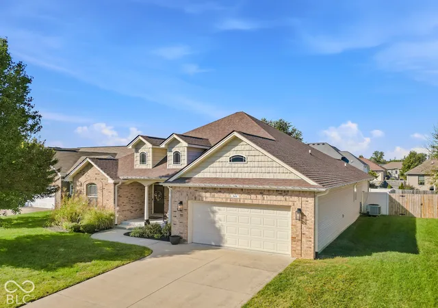 Single family home for sale at 2656 Daffodil Ct W, Columbus, IN 47201 | MLS# 22130225