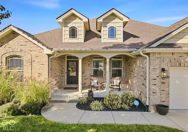 Photo 2 of Single family home for sale at 2656 Daffodil Ct W, Columbus, IN 47201 | MLS# 22130225 | Listing updated on 2026-10-09