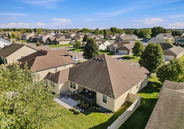 Photo 4 of Single family home for sale at 2656 Daffodil Ct W, Columbus, IN 47201 | MLS# 22130225 | Listing updated on 2026-10-09
