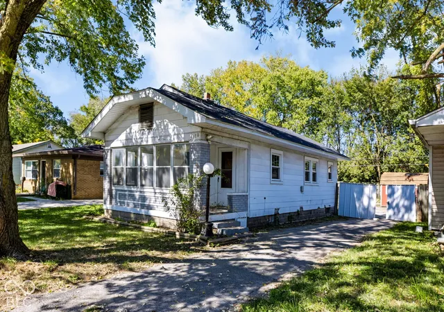 Photo 3 of Single family home for sale at 3770 Creston Dr, Indianapolis, IN 46222 | MLS# 22130233 | Listing updated on 2026-10-08