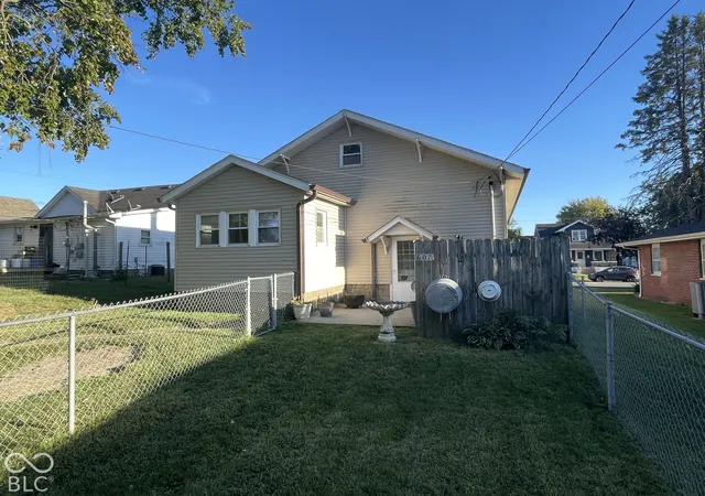 Photo 3 of Single family home for sale at 607 East 4th, Seymour, IN 47274 | MLS# 22130244 | Listing updated on 2026-10-08