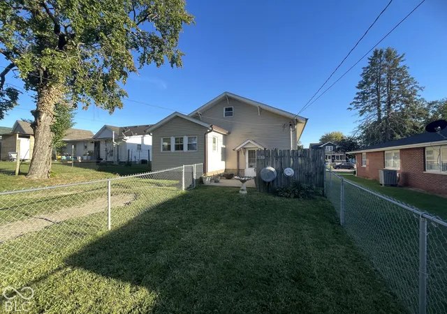 Photo 4 of Single family home for sale at 607 East 4th, Seymour, IN 47274 | MLS# 22130244 | Listing updated on 2026-10-08