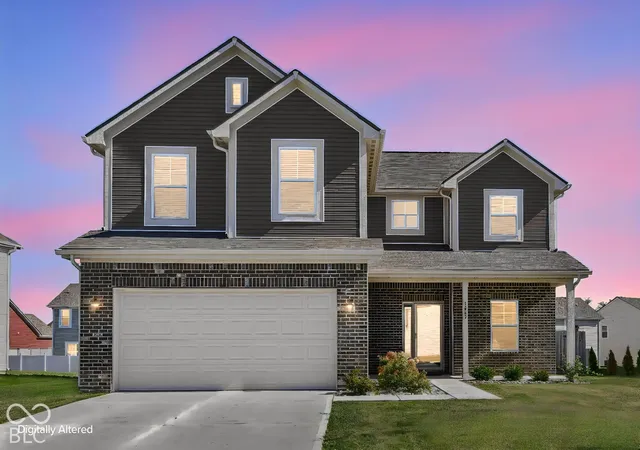 Photo 2 of Single family home for sale at 1643 N Sailboat Dr, Greenfield, IN 46140 | MLS# 22130251 | Listing updated on 2026-10-08