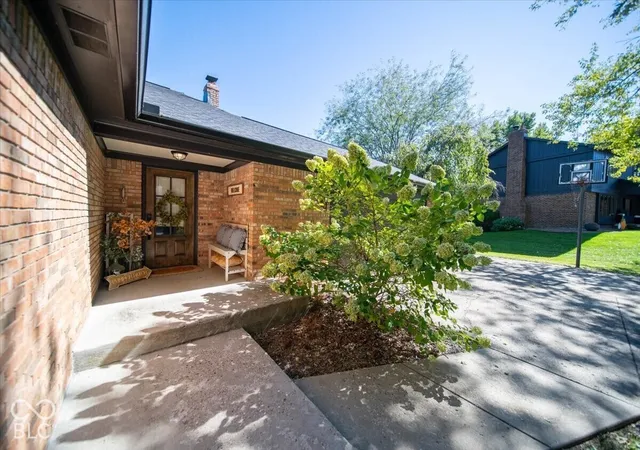 Photo 4 of Single family home for sale at 601 Ridge Rd, Greenwood, IN 46142 | MLS# 22130252 | Listing updated on 2026-10-08