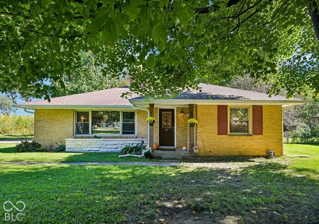 Single family home for sale at 1608 Weslow Ct, Anderson, IN 46011 | MLS# 22130258