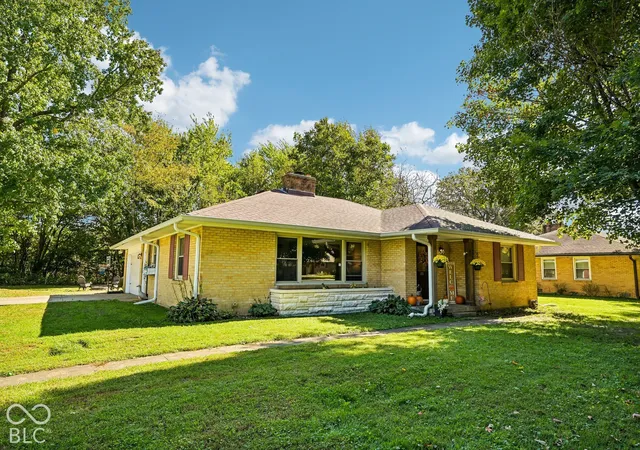 Photo 1 of Single family home for sale at 1608 Weslow Ct, Anderson, IN 46011 | MLS# 22130258 | Listing updated on 2026-10-12