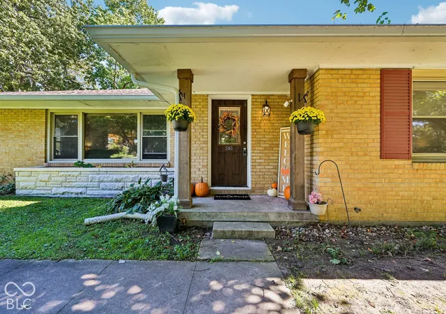 Photo 3 of Single family home for sale at 1608 Weslow Ct, Anderson, IN 46011 | MLS# 22130258 | Listing updated on 2026-10-12