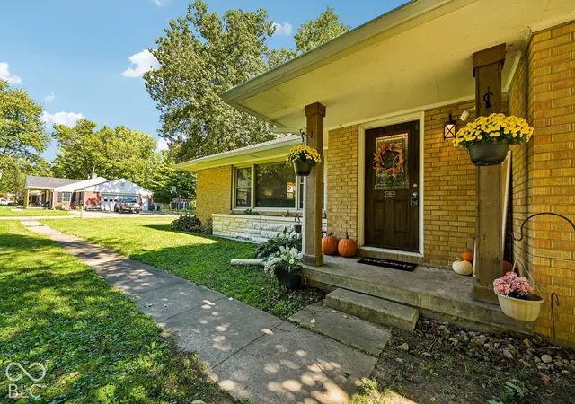 Photo 4 of Single family home for sale at 1608 Weslow Ct, Anderson, IN 46011 | MLS# 22130258 | Listing updated on 2026-10-12