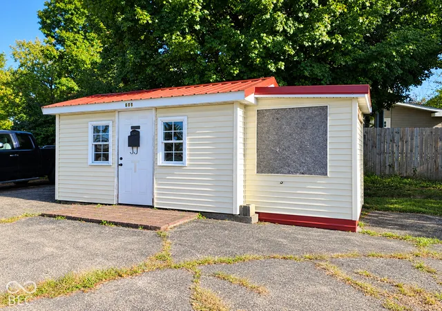 Photo 2 of Sale Pending at 545 N Michigan Ave, Greensburg, IN 47240 | MLS# 22130261 | Listing updated on 2026-10-09