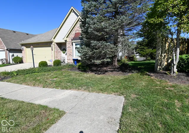 Photo 2 of Single family home for sale at 4934 Comn Vista Way, Indianapolis, IN 46220 | MLS# 22130263 | Listing updated on 2026-10-09