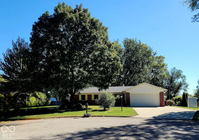 Photo 1 of Single family home for sale at 1345 Crest Ct, Plainfield, IN 46168 | MLS# 22130264 | Listing updated on 2026-10-08