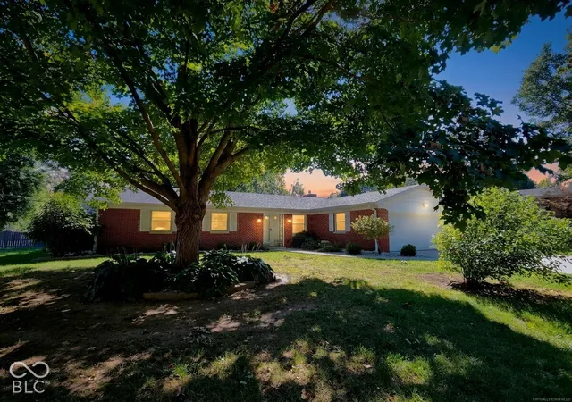 Photo 2 of Single family home for sale at 1345 Crest Ct, Plainfield, IN 46168 | MLS# 22130264 | Listing updated on 2026-10-08