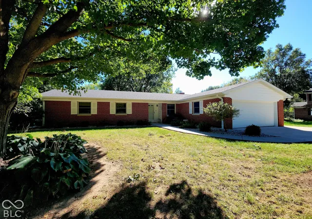 Photo 3 of Single family home for sale at 1345 Crest Ct, Plainfield, IN 46168 | MLS# 22130264 | Listing updated on 2026-10-08