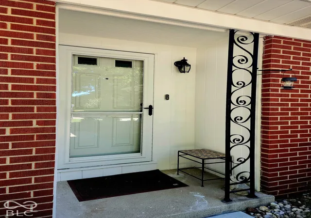 Photo 3 of Single family home for sale at 1345 Crest Ct, Plainfield, IN 46168 | MLS# 22130264 | Listing updated on 2026-10-08