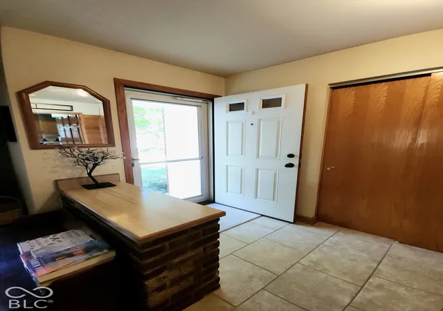 Photo 4 of Single family home for sale at 1345 Crest Ct, Plainfield, IN 46168 | MLS# 22130264 | Listing updated on 2026-10-08