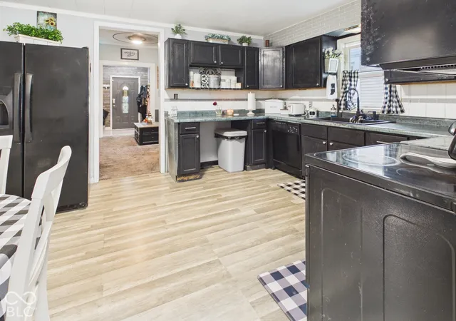 Photo 3 of Single family home for sale at 921 W 4th Street, Anderson, IN 46016 | MLS# 22130265 | Listing updated on 2026-10-08