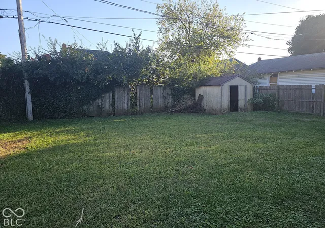 Photo 4 of Single family home for sale at 917 W 8th Street, Anderson, IN 46016 | MLS# 22130304 | Listing updated on 2026-10-07