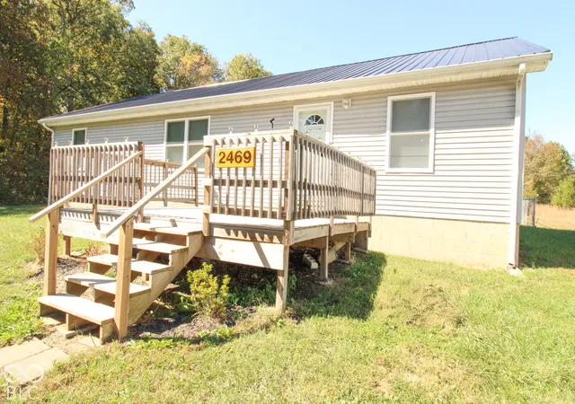 Single family home for sale at 2469 Country Manor St, North Vernon, IN 47265 | MLS# 22130316