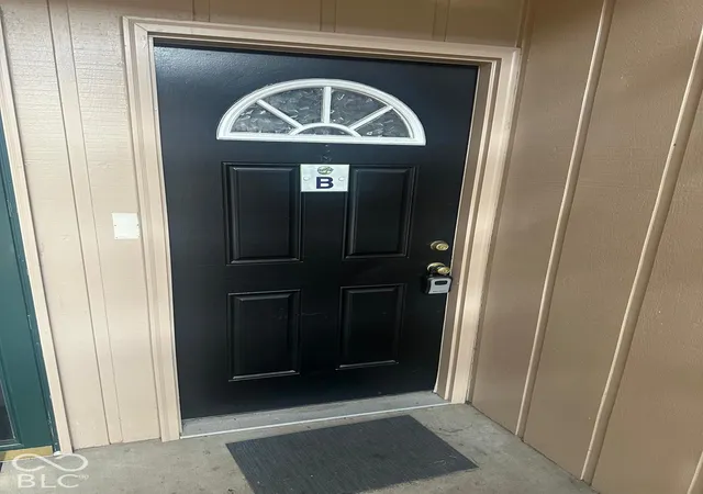 Photo 2 of Condo for sale at 51 Port Robert Dr, Indianapolis, IN 46224 | MLS# 22130328 | Listing updated on 2026-10-08
