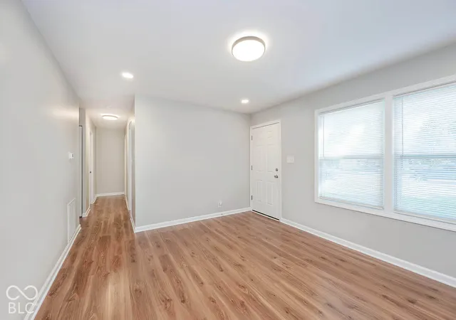 Photo 4 of Single family home for sale at 916 School St, Greenfield, IN 46140 | MLS# 22130329 | Listing updated on 2026-10-07