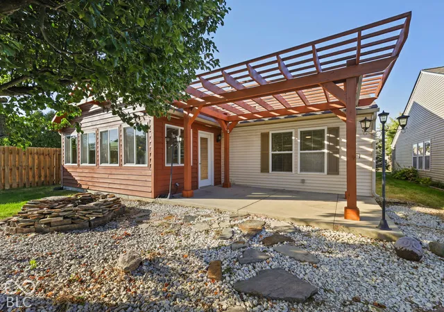 Photo 3 of Single family home for sale at 1835 Sonesta Ln, Indianapolis, IN 46217 | MLS# 22130337 | Listing updated on 2026-10-09