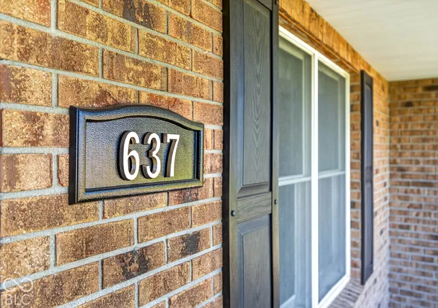 Photo 1 of Single family home for sale at 637 Woodside Ct, Seymour, IN 47274 | MLS# 22130340 | Listing updated on 2026-10-07