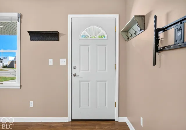 Photo 3 of Single family home for sale at 637 Woodside Ct, Seymour, IN 47274 | MLS# 22130340 | Listing updated on 2026-10-07