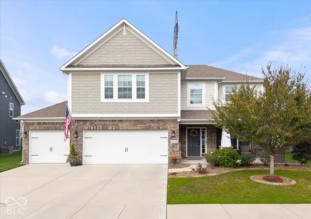 Photo 1 of Single family home for sale at 6344 Sugar Maple Dr, Zionsville, IN 46077 | MLS# 22130348 | Listing updated on 2026-10-10