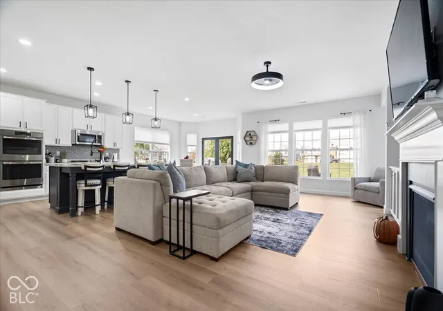 Photo 4 of Single family home for sale at 6344 Sugar Maple Dr, Zionsville, IN 46077 | MLS# 22130348 | Listing updated on 2026-10-10