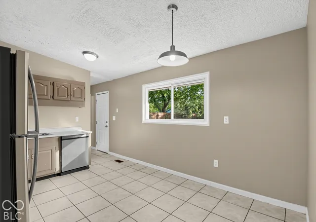 Photo 4 of Single family home for sale at 9207 Rochelle Dr, Indianapolis, IN 46235 | MLS# 22130363 | Listing updated on 2026-10-09