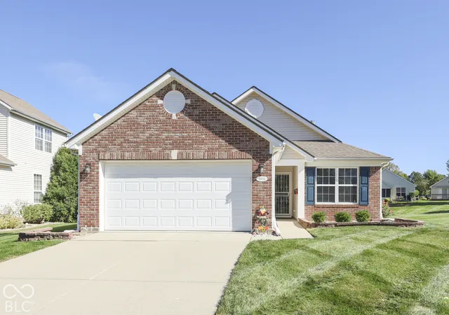 Photo 1 of Single family home for sale at 1031 Lincoln Park W Dr, Greenwood, IN 46142 | MLS# 22130365 | Listing updated on 2026-10-09