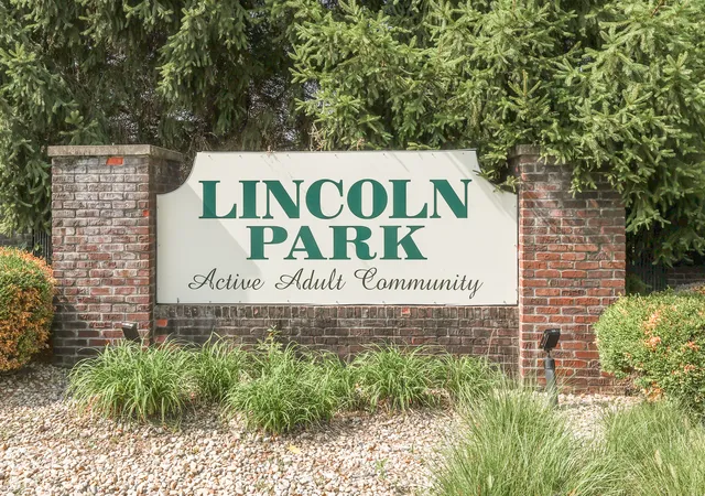 Photo 3 of Single family home for sale at 1031 Lincoln Park W Dr, Greenwood, IN 46142 | MLS# 22130365 | Listing updated on 2026-10-09