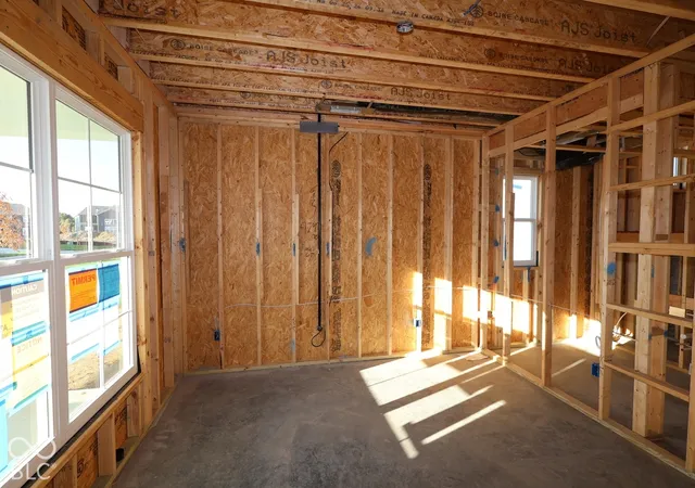 Photo 3 of Single family home for sale at 1095 Sweetland Ln, Greenwood, IN 46143 | MLS# 22130370 | Listing updated on 2026-10-19