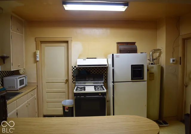 Photo 2 of Single family home for sale at 1883 Shady Ln, Columbus, IN 47201 | MLS# 22130376 | Listing updated on 2026-10-08